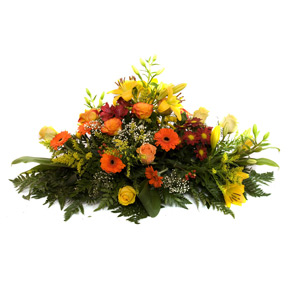 Kompozycja pogrzebowa przygotowana na florecie z margaretek, gerber, lilii i róż - Wiązanka Wspomnienie
